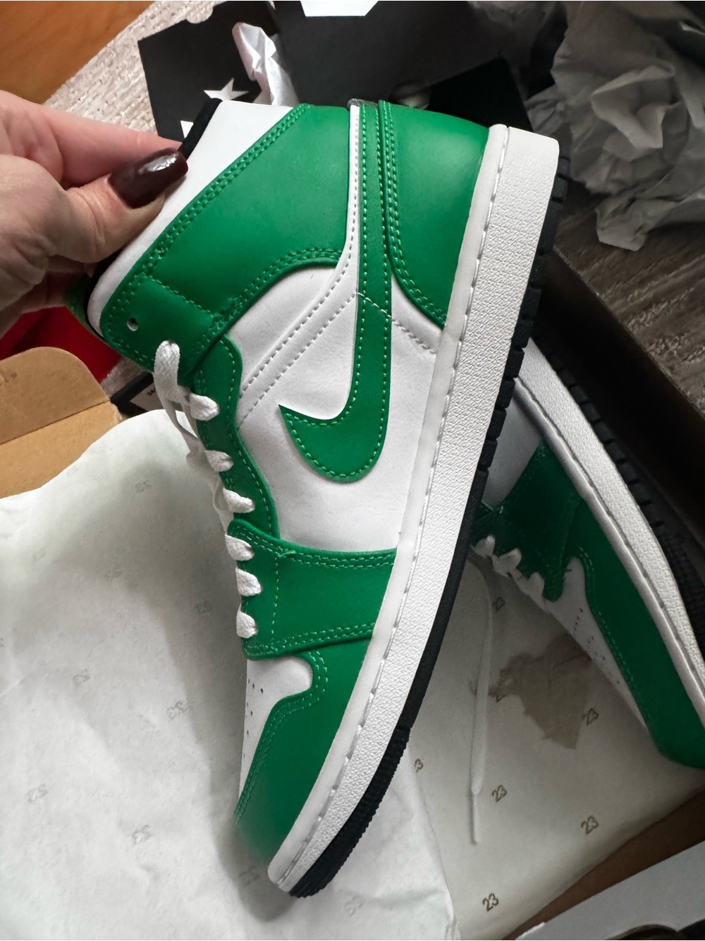 Air Jordan 1 Mid - Picture 3 of 6